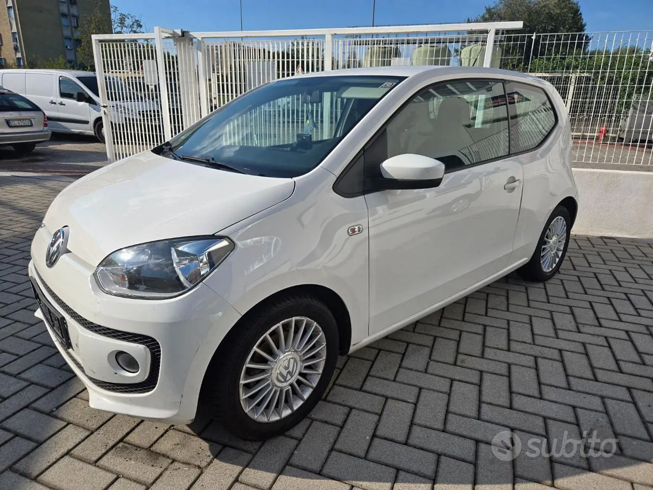 Volkswagen Up 2013 photo 2