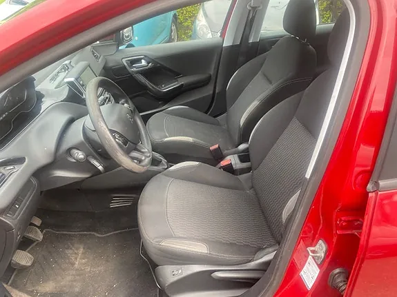 Peugeot 208 2016 photo 5