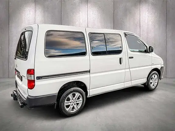Toyota Hiace 2010 photo 4