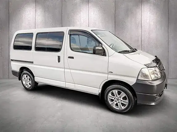 Toyota Hiace 2010 photo 2