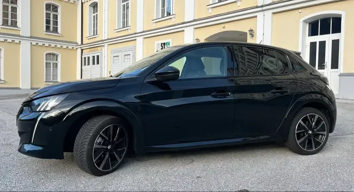 Peugeot E-208 2022 photo 2