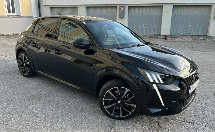 Peugeot E-208 2022 photo 3