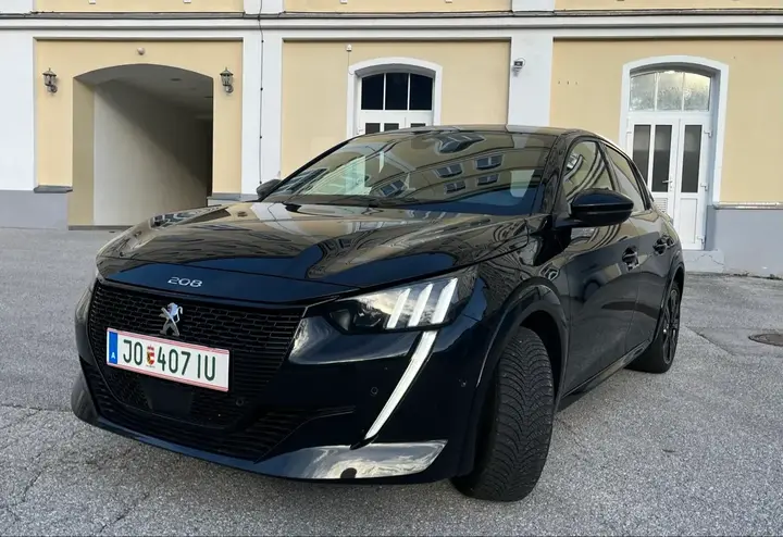 Peugeot E-208