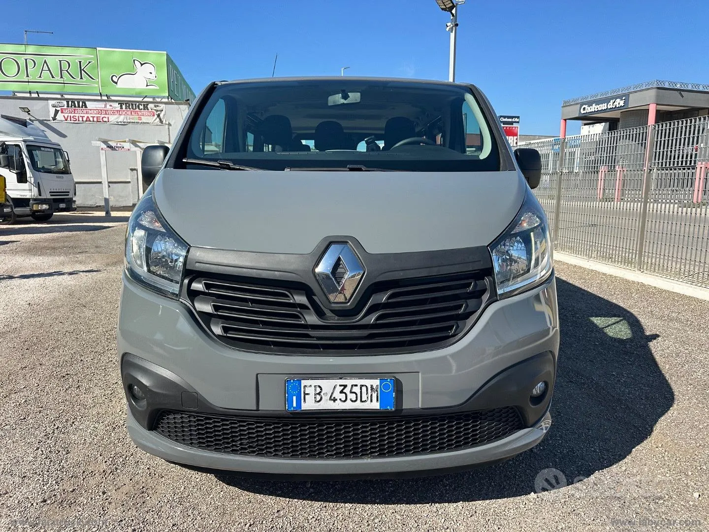 Renault Trafic 2016 photo 2