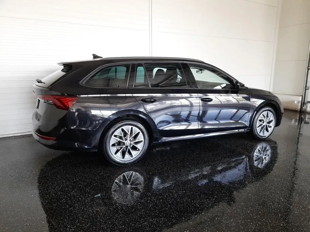 Skoda Octavia 2023 photo 2