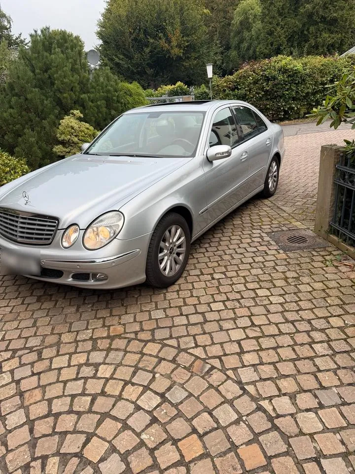 Mercedes-Benz E200