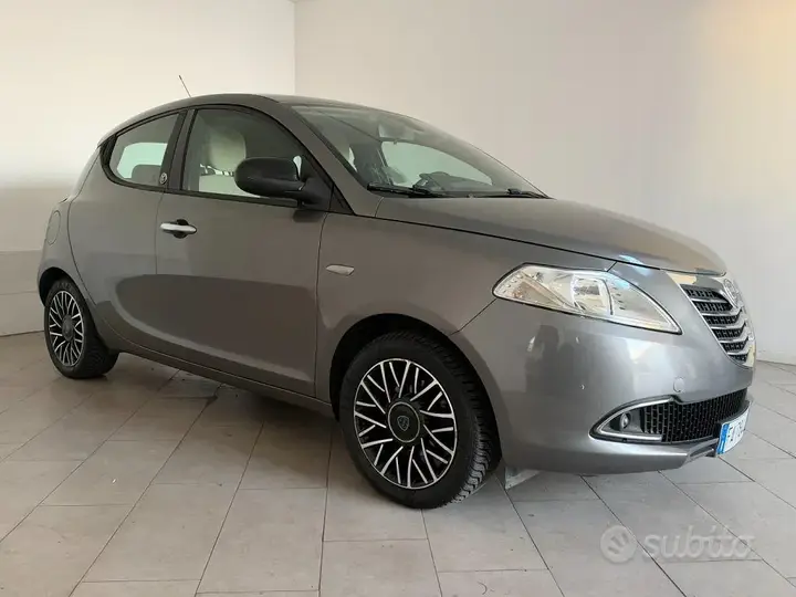 Lancia Ypsilon 2015 photo 2