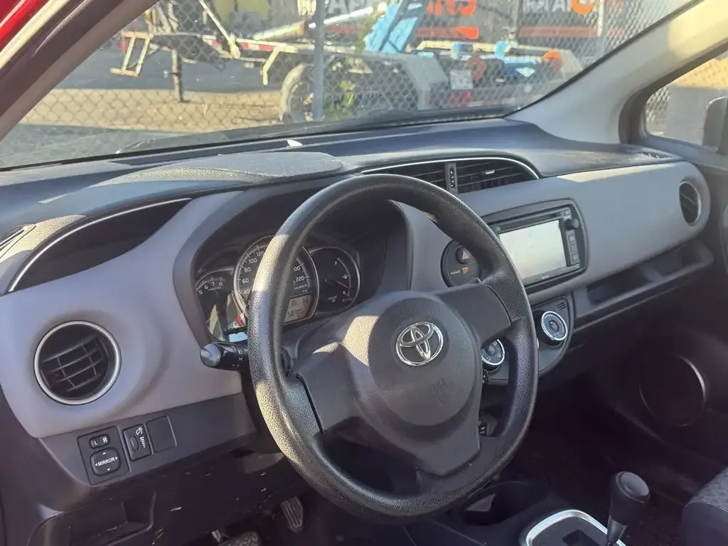Toyota Yaris 2015 photo 3