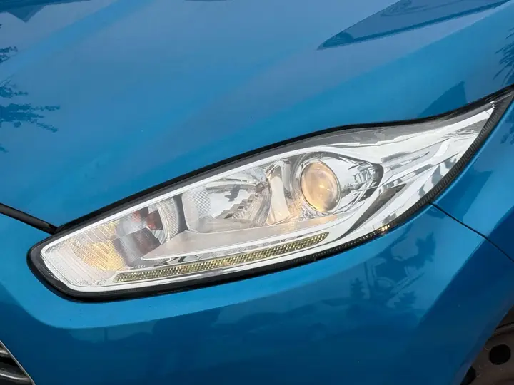 Ford Fiesta 2013 photo 4