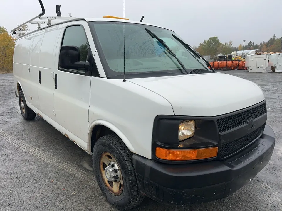Chevrolet Express 2011 photo 3