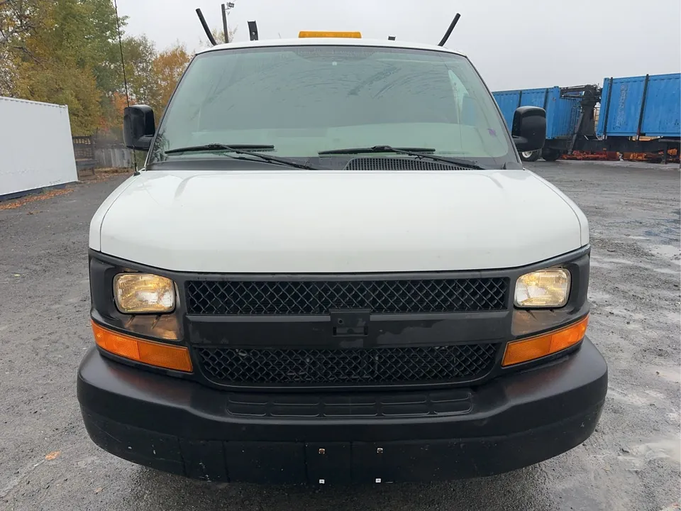 Chevrolet Express 2011 photo 2