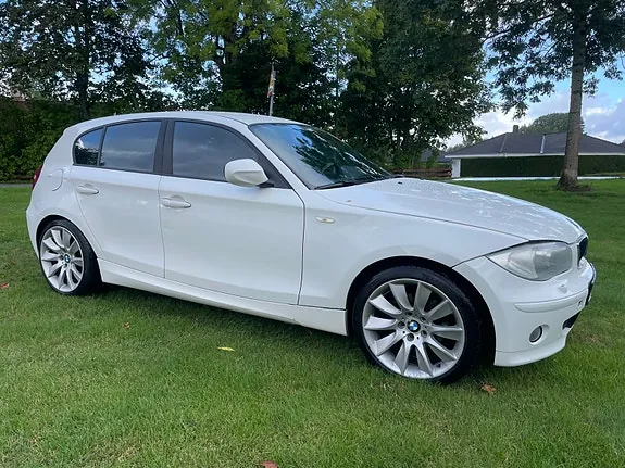 BMW 118D 2010 photo 2