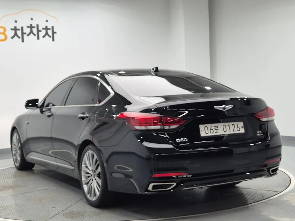 Genesis G80 2017 photo 2