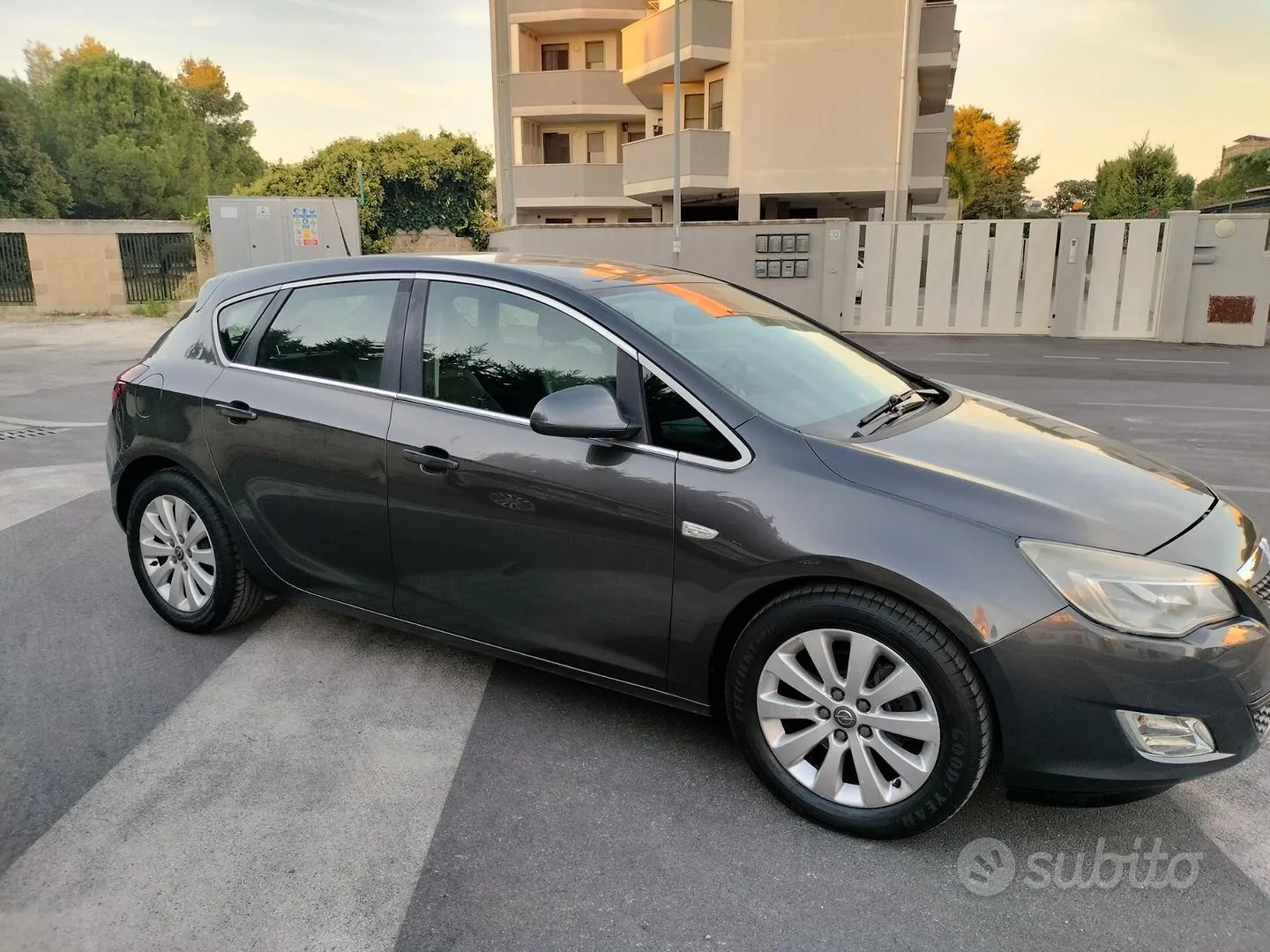 Opel Astra 2011 photo 4