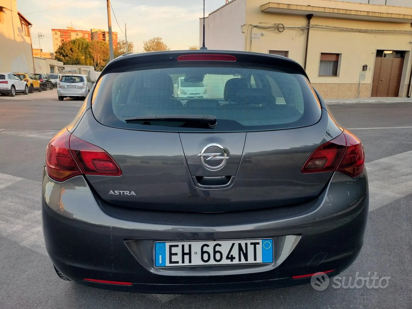 Opel Astra 2011 photo 2
