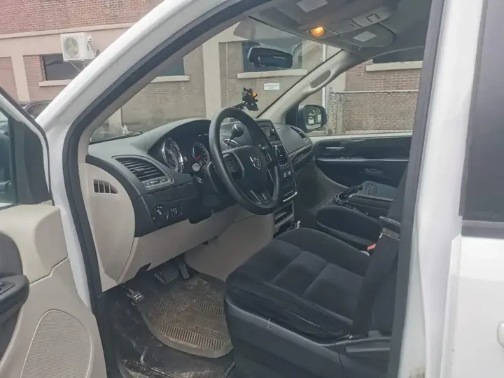 Dodge Grand Caravan 2014 photo 5