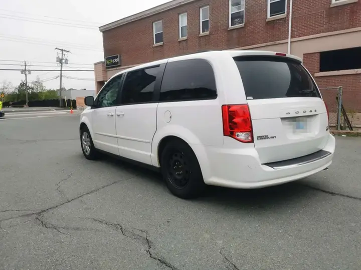 Dodge Grand Caravan 2014 photo 3