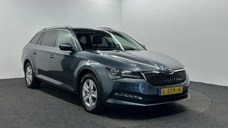 Skoda Superb 2021 photo 3