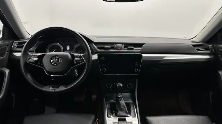 Skoda Superb 2021 photo 2