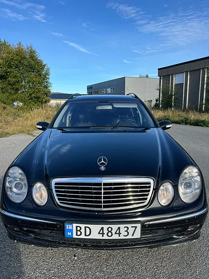 Mercedes-Benz E-Class 2006 photo 2