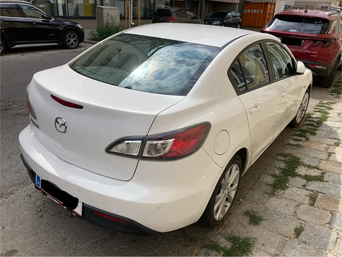 Mazda Mazda3 2011 photo 3