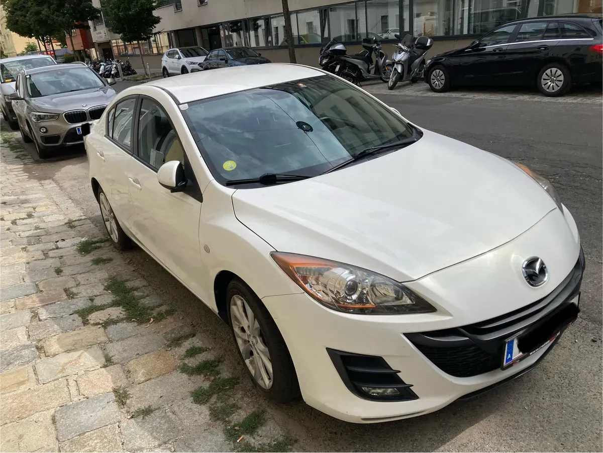 Mazda Mazda3 2011 photo 2