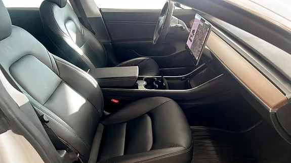 Tesla Model 3 2020 photo 3
