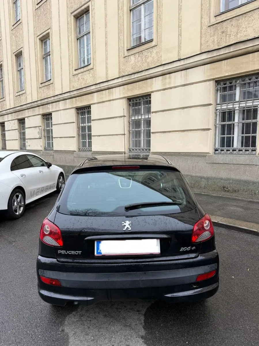 Peugeot 206 2011 photo 2