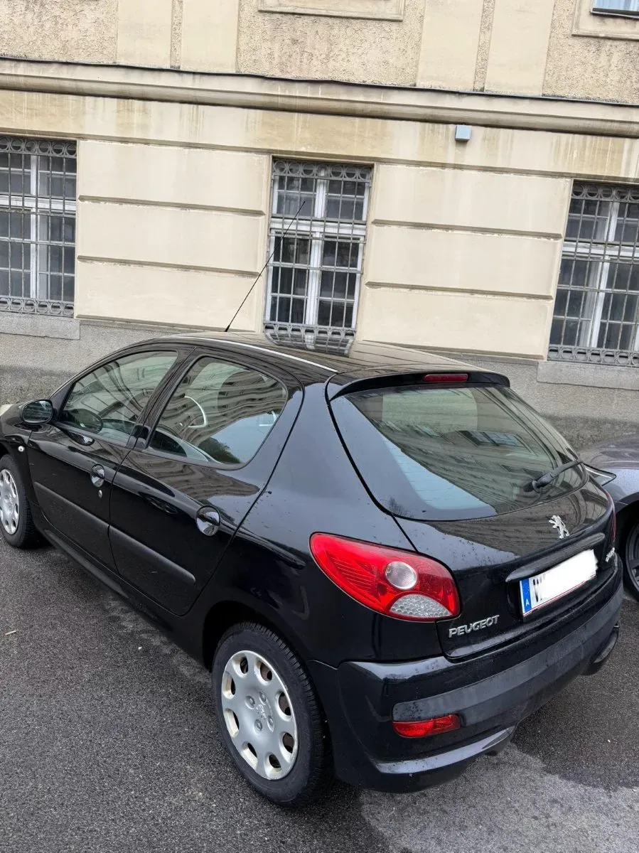 Peugeot 206 2011 photo 3