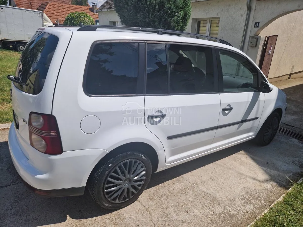 Volkswagen Touran 2010 photo 3