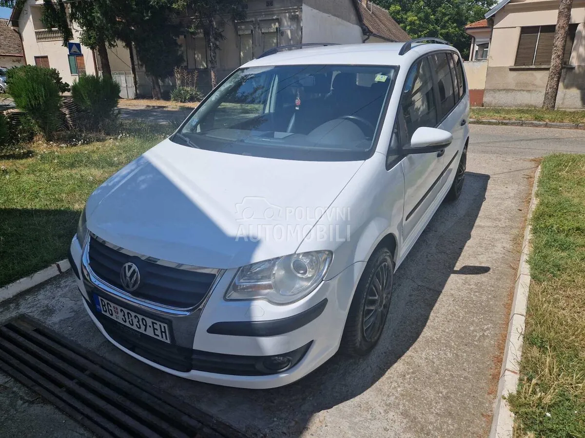 Volkswagen Touran 2010 photo 2