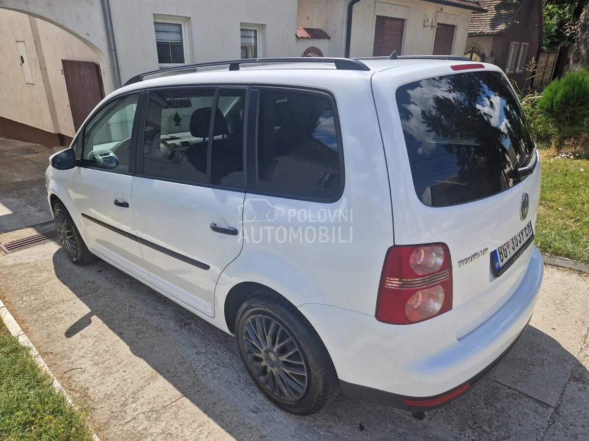 Volkswagen Touran 2010 photo 4