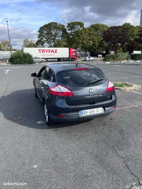 Renault Megane 2011 photo 2