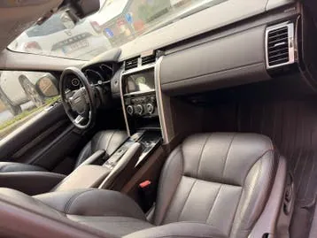 Land Rover Discovery 5