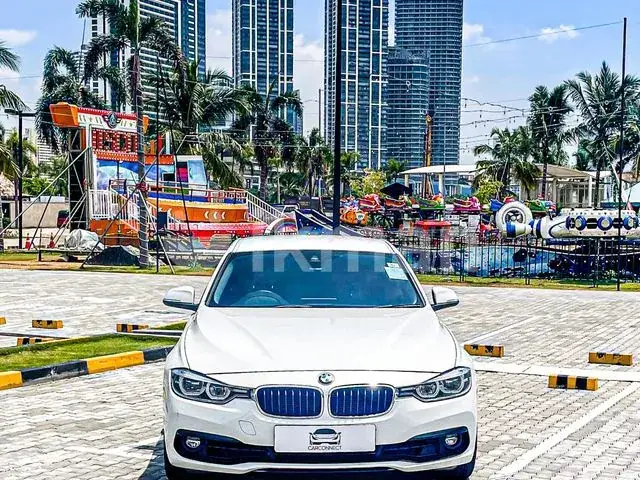 BMW 318I 2017 photo 2