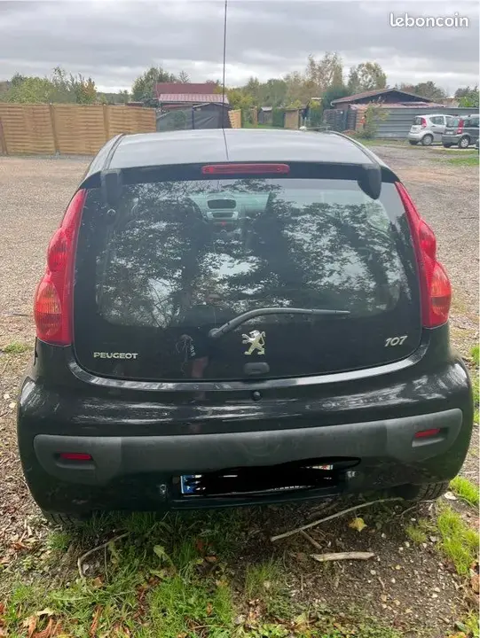 Peugeot 107 2010 photo 2