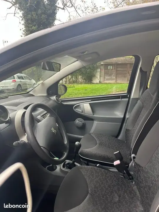 Peugeot 107 2010 photo 3
