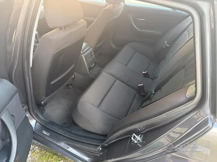 BMW 320D Touring 2006 photo 4
