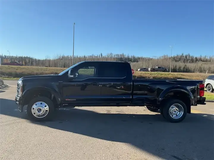 Ford F-450 Super Duty 2027 photo 2