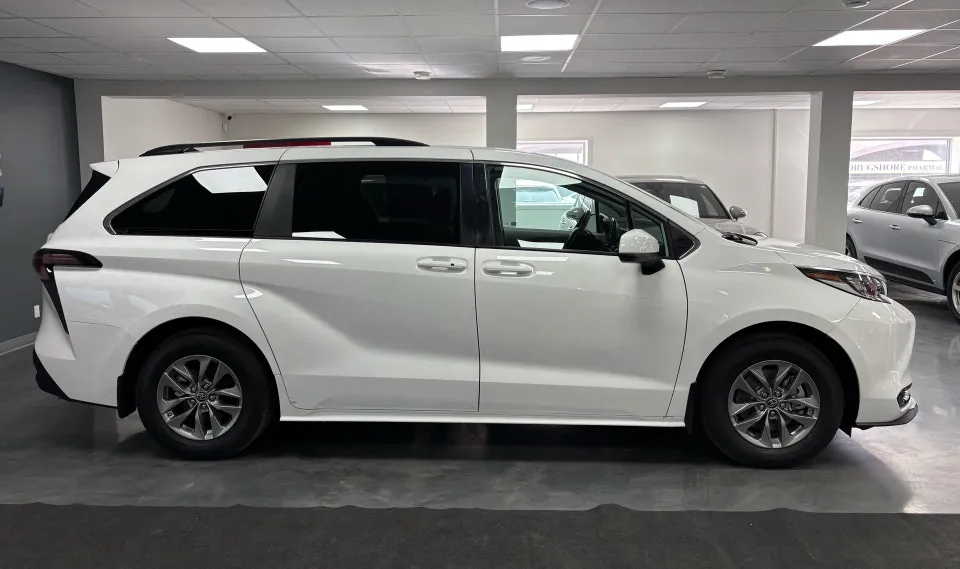 Toyota Sienna 2024 photo 3