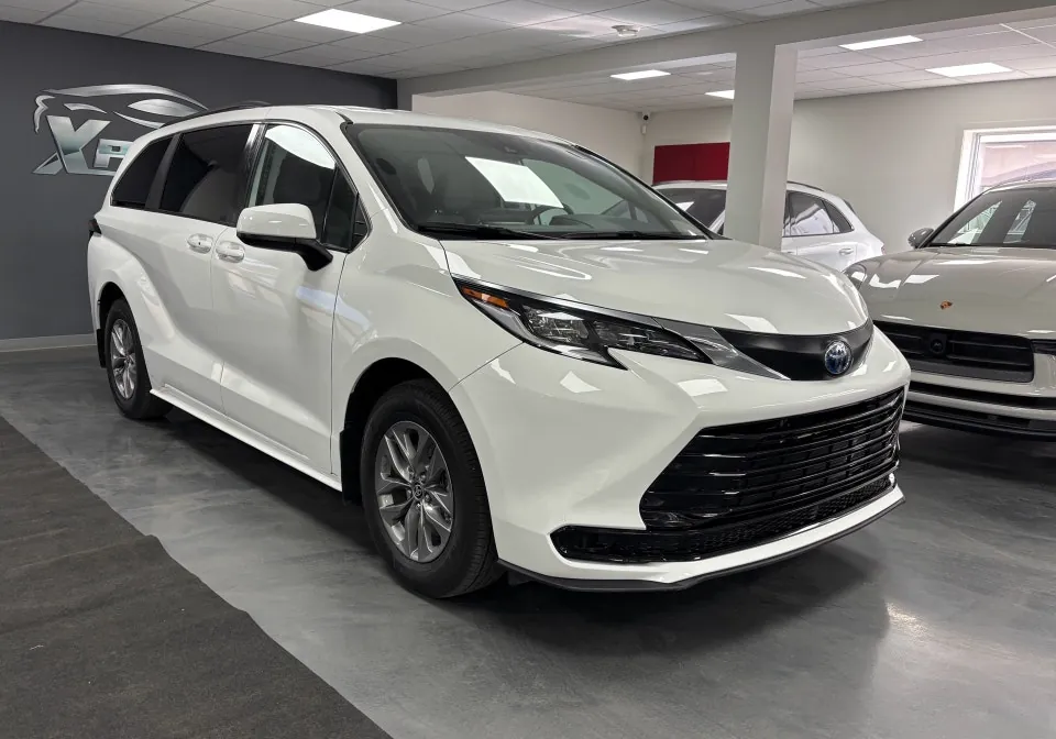 Toyota Sienna 2024 photo 2