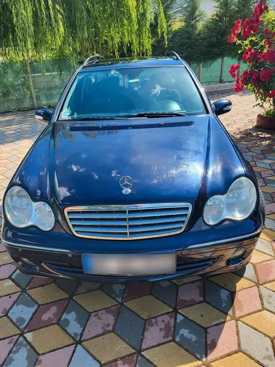 Mercedes-Benz C220