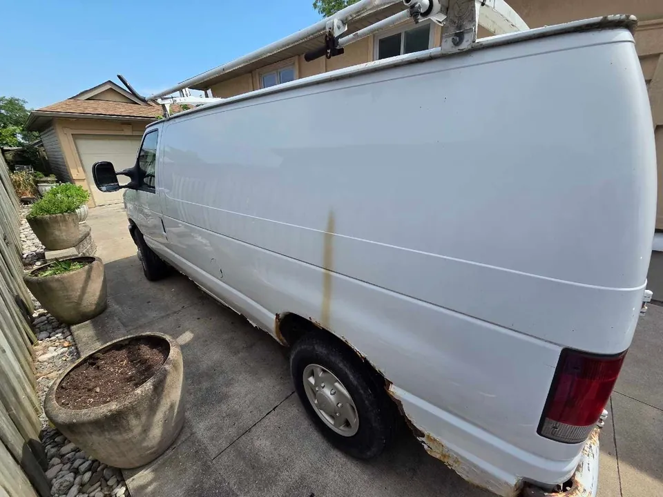 Ford E-250 2009 photo 3