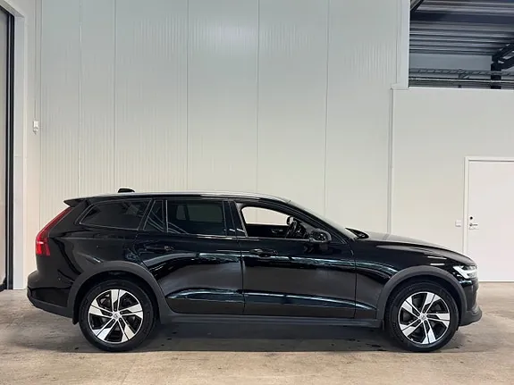 Volvo V60 Cross Country 2021 photo 2