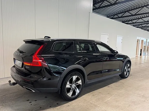 Volvo V60 Cross Country 2021 photo 3