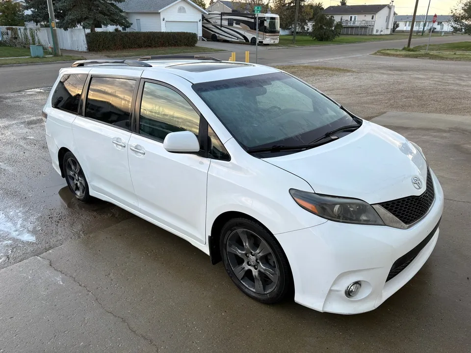 Toyota Sienna 2015 photo 4