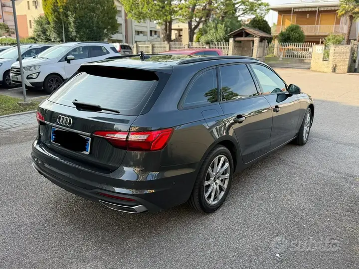 Audi A4 2023 photo 4