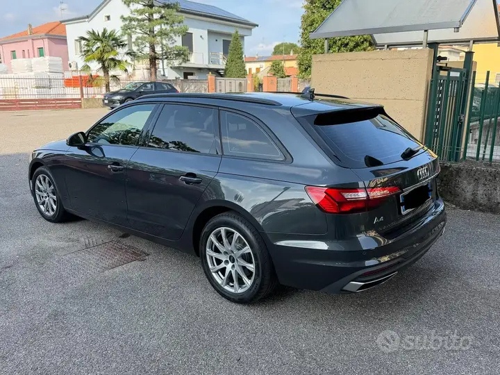 Audi A4 2023 photo 3