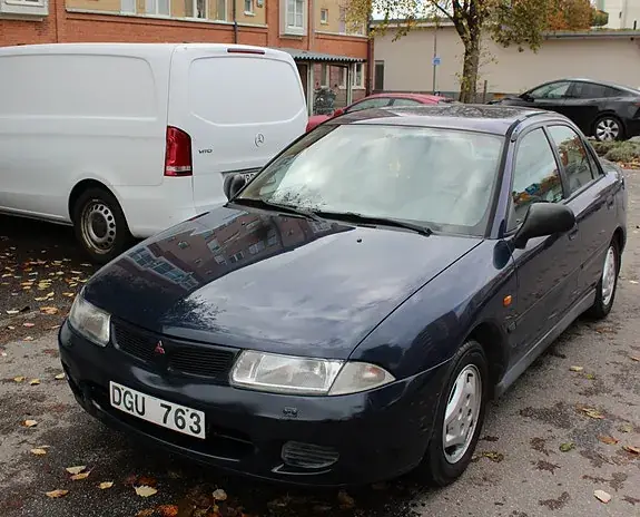 Mitsubishi Carisma 1998 photo 2