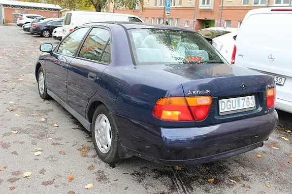 Mitsubishi Carisma 1998 photo 3